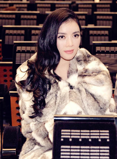 Và giữa những bận rộn đó, Lý Nhã Kỳ đã dành thời gian để tới Nhà hát xem nhạc kịch Opera đầu năm. Và giữa những bận rộn đó, Lý Nhã Kỳ đã dành thời gian để tới Nhà hát xem nhạc kịch Opera đầu năm.