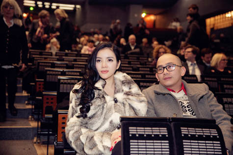 Thưởng thức Opera là một trong những sở thích của kiều nữ trong cuộc sống hàng ngày, cô chia sẻ, mỗi khi quá bận rộn hay căng thẳng, nghe nhạc kịch giúp cô cảm thấy mình thư giãn hơn và trở lại công việc nhanh chóng hơn. Thưởng thức Opera là một trong những sở thích của kiều nữ trong cuộc sống hàng ngày, cô chia sẻ, mỗi khi quá bận rộn hay căng thẳng, nghe nhạc kịch giúp cô cảm thấy mình thư giãn hơn và trở lại công việc nhanh chóng hơn.