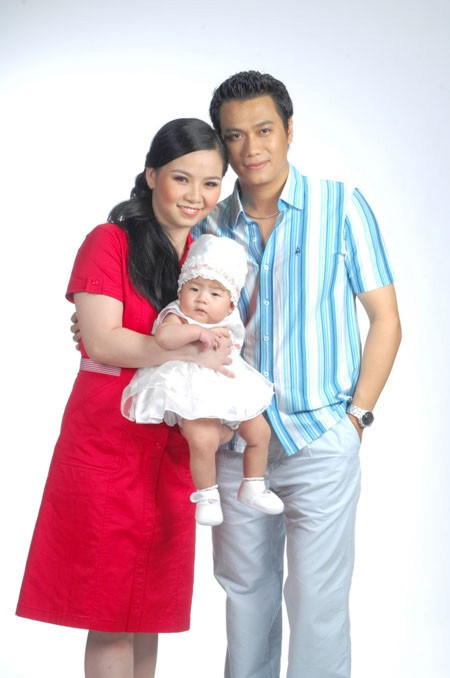 Hình ảnh hạnh phúc của gia đình Việt Anh khi anh và vợ cũ vẫn còn mặn nồng. Hình ảnh hạnh phúc của gia đình Việt Anh khi anh và vợ cũ vẫn còn mặn nồng.