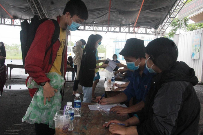 Vắc-xin tiêm cho trẻ là loại vắc-xin đã được Bộ Y tế phê duyệt sử dụng cho lứa tuổi 12 đến 18 tuổi theo hướng dẫn của nhà sản xuất và Bộ Y tế. Vắc-xin được sử dụng 2 liều cơ bản/đối tượng và tiêm chủng cùng loại.