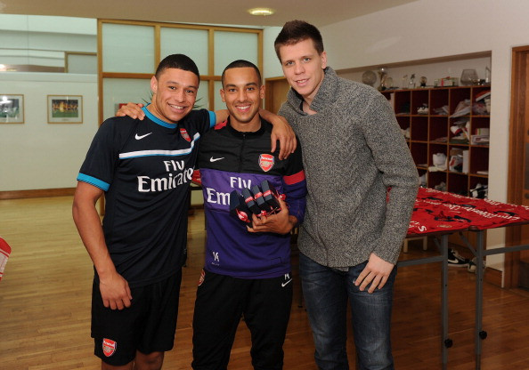 “Tôi rất hạnh phúc khi được gia hạn hợp đồng với Arsenal. Rất cảm ơn sự ủng hộ của HLV, đồng đội và người hâm mộ trong thời gian qua. Tôi đã thể hiện quan điểm muốn ở lại CLB ngay từ đầu và tôi vô cùng hài lòng với bản hợp đồng mới này. Điều quan trọng là giờ đây CLB đã chứng minh được tham vọng của mình và hy vọng chúng tôi sẽ giành chiến thắng các danh hiệu trong tương lai gần nhất”, Theo Walcott hồ hởi phát biểu trên trang web của Arsenal.