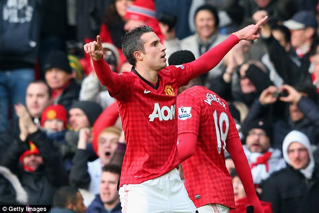 Van Persie lại tỏa sáng giúp M.U đánh bại Liverpool.
