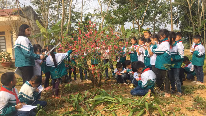 Những tiết học như thế này, giúp học sinh dân tộc có thêm vốn từ ngữ phổ thông để sử dụng trong bài văn của mình (ảnh do nhân vật cung cấp).