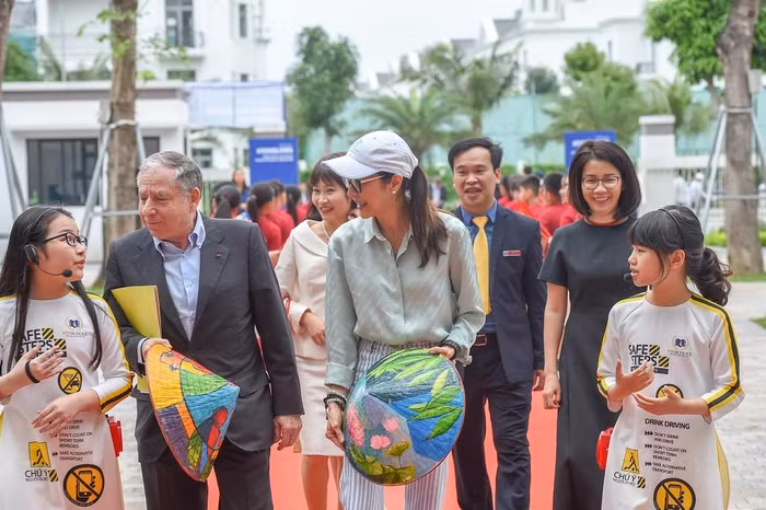 Vinschool sẽ quy hoạch các khu vực quanh trường học thành những khu vực an toàn, giới hạn tốc độ di chuyển của các phương tiện để hạn chế nguy cơ gây tai nạn cho các em học sinh.