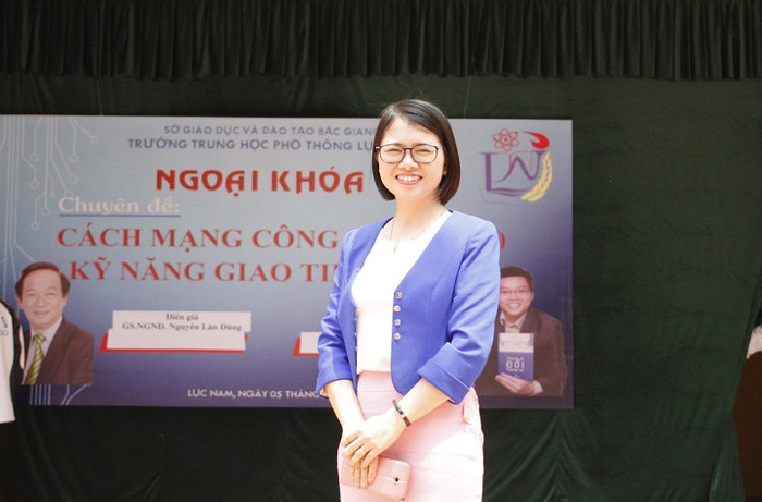 Cô giáo Trần Thị Quỳnh, chủ nhiệm lớp 12A13 trường Trung học Phổ thông Lục Nam, tỉnh Bắc Giang (ảnh Trinh Phúc). Cô giáo Trần Thị Quỳnh, chủ nhiệm lớp 12A13 trường Trung học Phổ thông Lục Nam, tỉnh Bắc Giang (ảnh Trinh Phúc).