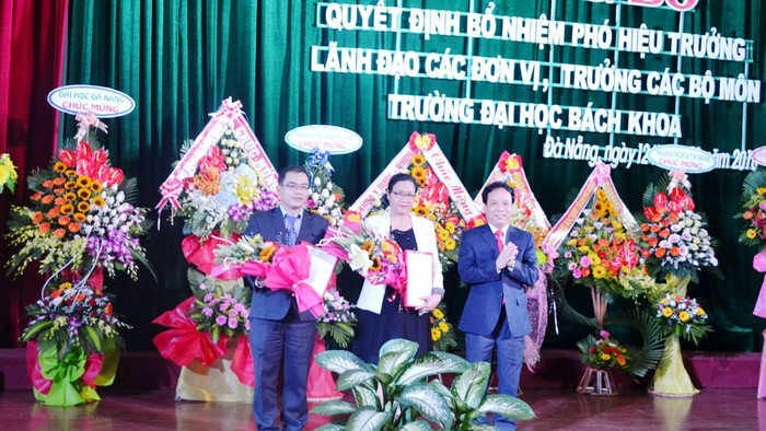 Công bố quyết định bổ nhiệm Phó Hiệu trưởng Trường Đại học Bách khoa Đà Nẵng. Ảnh: TT Công bố quyết định bổ nhiệm Phó Hiệu trưởng Trường Đại học Bách khoa Đà Nẵng. Ảnh: TT