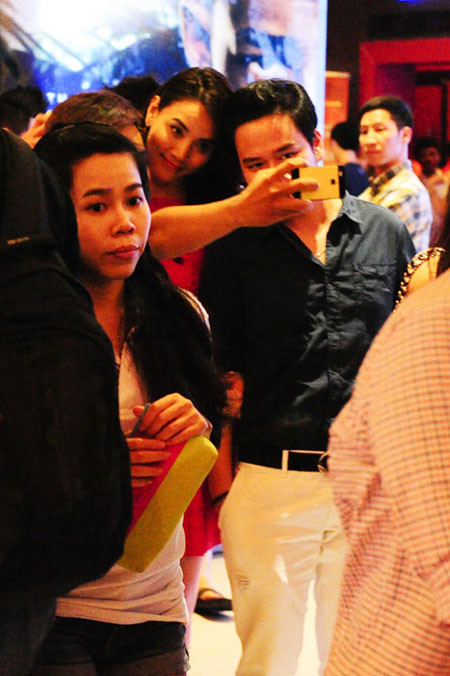 Trang Nhung 'quấn quýt không rời' với bạn trai mới ảnh 3