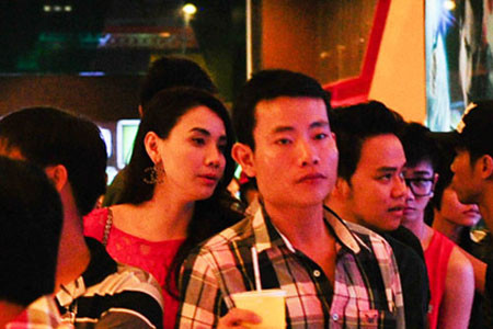 Trang Nhung 'quấn quýt không rời' với bạn trai mới ảnh 6