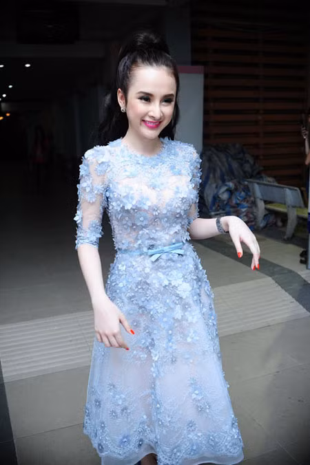 Angela Phương Trinh đi xe sang rạng ngời sau scandal bỏ học từ lớp 9 ảnh 13 Angela Phương Trinh đi xe sang rạng ngời sau scandal bỏ học từ lớp 9 ảnh 13