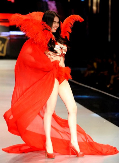 Giá của Ngọc Trinh gấp 3 lần người khác