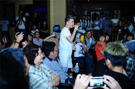 Trước đó, Mr Đàm còn là người "đi đầu" trong chuyện tuyên bố nhờ người đẻ con Trước đó, Mr Đàm còn là người "đi đầu" trong chuyện tuyên bố nhờ người đẻ con