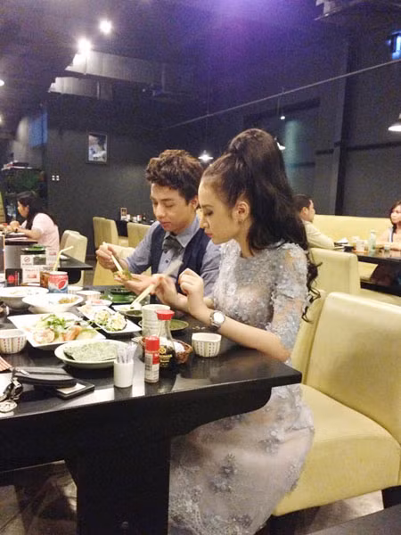 Angela Phương Trinh đi xe sang rạng ngời sau scandal bỏ học từ lớp 9 ảnh 16 Angela Phương Trinh đi xe sang rạng ngời sau scandal bỏ học từ lớp 9 ảnh 16