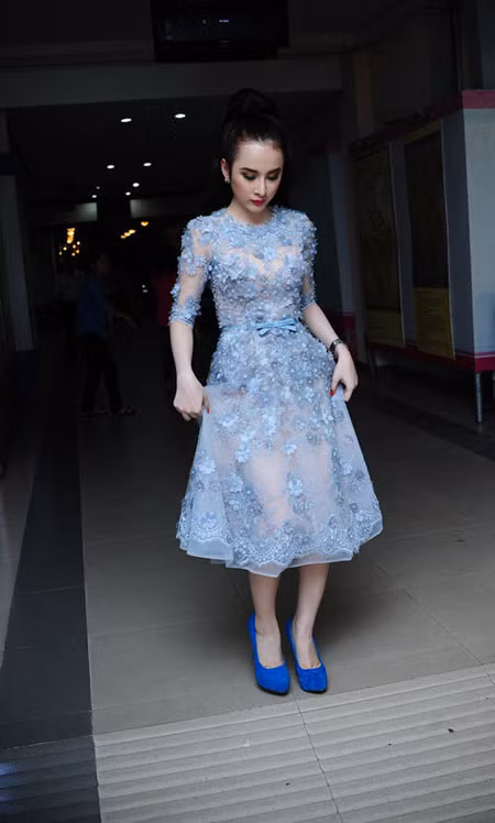 Angela Phương Trinh đi xe sang rạng ngời sau scandal bỏ học từ lớp 9 ảnh 12 Angela Phương Trinh đi xe sang rạng ngời sau scandal bỏ học từ lớp 9 ảnh 12