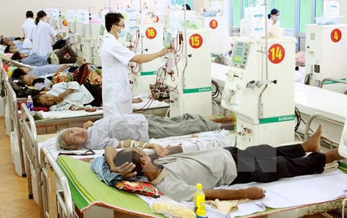 Tăng giá dịch vụ y tế để khuyến khích mọi người tham gia bảo hiểm y tế (ảnh nguồn TTXVN). Tăng giá dịch vụ y tế để khuyến khích mọi người tham gia bảo hiểm y tế (ảnh nguồn TTXVN).