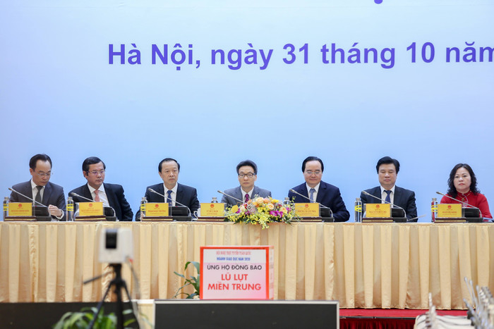 Phó thủ tướng Vũ Đức Đam tới dự hội nghị tổng kết năm học 2019-2020 của ngành giáo dục Phó thủ tướng Vũ Đức Đam tới dự hội nghị tổng kết năm học 2019-2020 của ngành giáo dục