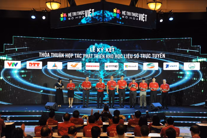 Tại buổi lễ, 10 đơn vị đã ký kết thỏa thuận hợp tác phát triển kho học liệu số trực tuyến (ảnh: Bộ Giáo dục và Đào tạo)