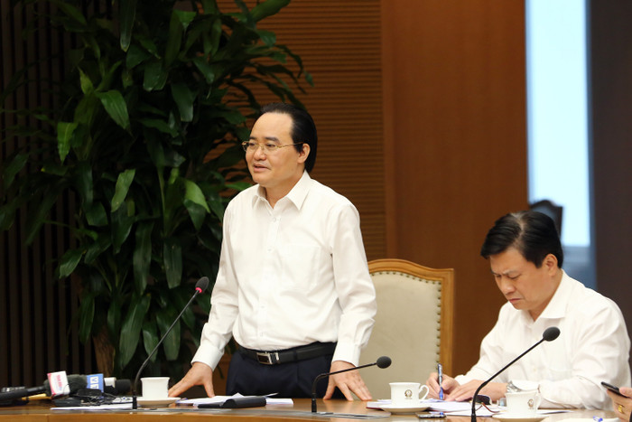 Bộ trưởng Bộ Giáo dục và Đào tạo Phùng Xuân Nhạ yêu cầu các tác giả, Hội đồng Thẩm định sách giáo khoa quốc gia rà soát, giải trình, tiếp thu, hoàn thiện để chất lượng sách giáo khoa ngày càng tốt hơn. Ảnh: VGP/Đình Nam