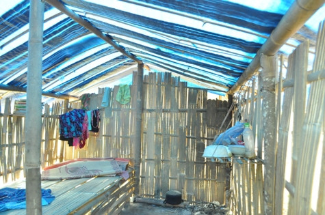 Nghĩ đến việc các HS ở căn lán này qua mùa đông mà tôi rùng mình! Nghĩ đến việc các HS ở căn lán này qua mùa đông mà tôi rùng mình!