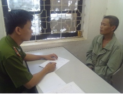 Đối tượng Tèo tại cơ quan công an Đối tượng Tèo tại cơ quan công an