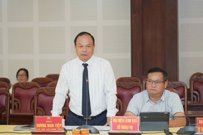 Ông Dương Mah Tiệp – Tỉnh ủy viên, Phó Chủ tịch Ủy ban nhân dân tỉnh Gia Lai, Trưởng Ban Quản lý khu dự trữ sinh quyển thế giới Cao nguyên Kon Hà Nừng phát biểu tại buổi lễ. dương mai tiệp.jpg