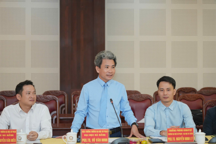 Phó Giáo sư, Tiến sĩ Võ Văn Minh – Phó Bí thư Đảng ủy, Hiệu trưởng Trường Đại học Sư phạm - Đại học Đà Nẵng phát biểu tại buổi lễ. võ văn minh.jpg