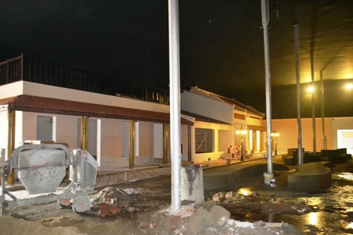 Khu phố có kiểu dáng của người Hoa được xây dựng không phép, che chắn kín bưng. Ảnh: TT Khu phố có kiểu dáng của người Hoa được xây dựng không phép, che chắn kín bưng. Ảnh: TT