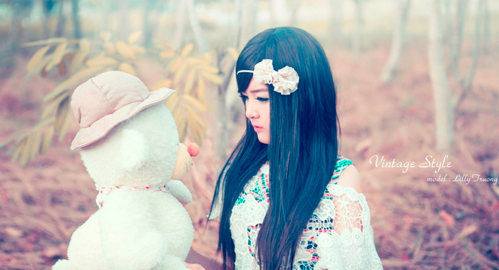 Lilly đã từng đăng quang hoa khôi hai năm liền 2011 và 2012 tại trường ITC. Ngoài ra, Lilly còn tham gia cuộc thi Lambretta face contest 2011 và lọt vào phòng 3. Lilly đã từng đăng quang hoa khôi hai năm liền 2011 và 2012 tại trường ITC. Ngoài ra, Lilly còn tham gia cuộc thi Lambretta face contest 2011 và lọt vào phòng 3.