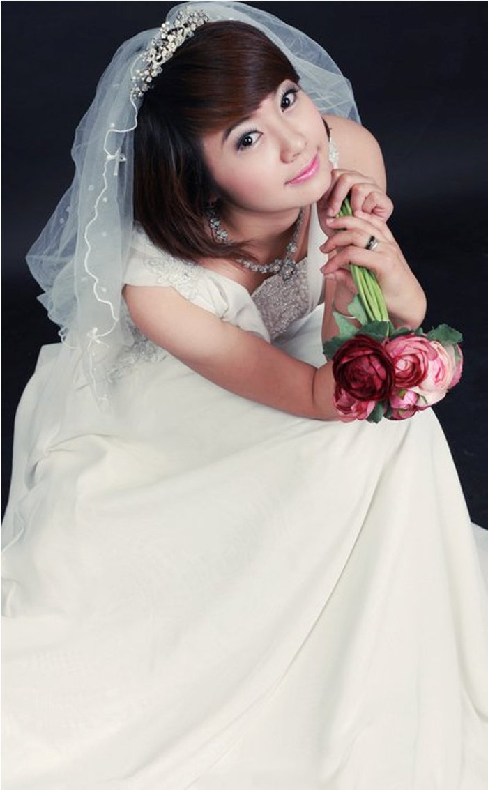 Huyền Trang hiện đang là sinh viên khoa Đồ họa, Trường Mỹ thuật Công nghiệp Hà Nội. Huyền Trang hiện đang là sinh viên khoa Đồ họa, Trường Mỹ thuật Công nghiệp Hà Nội.