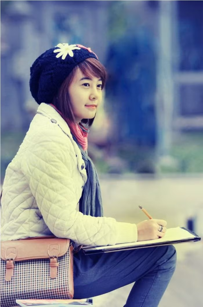 Ngoài ra Huyền Trang còn thích chụp ảnh, nghe nhạc, xem phim, tụ tập cùng bạn bè.