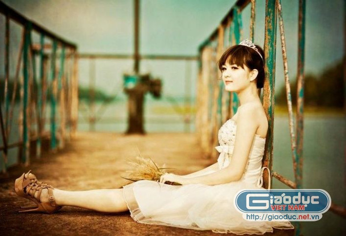 Lily Luta chọn được những chiếc váy cưới phù hợp, tôn lên nét yêu kiều, quyến rũ. Lily Luta chọn được những chiếc váy cưới phù hợp, tôn lên nét yêu kiều, quyến rũ.