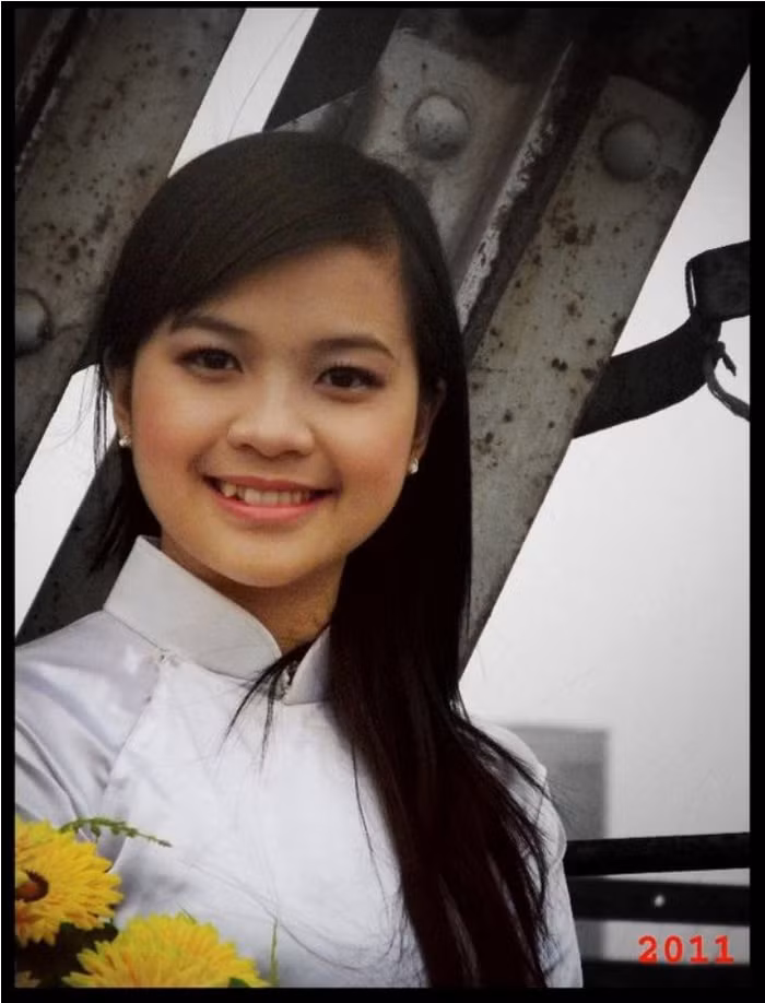 Khi được hỏi điều gì có ý nghĩa với tuổi trẻ của bạn, Đinh Nhung tâm sự: “Mình muốn được sống vì người khác”. Bởi vậy, bạn lựa chọn công việc tình nguyện như một “nghề” không lương.