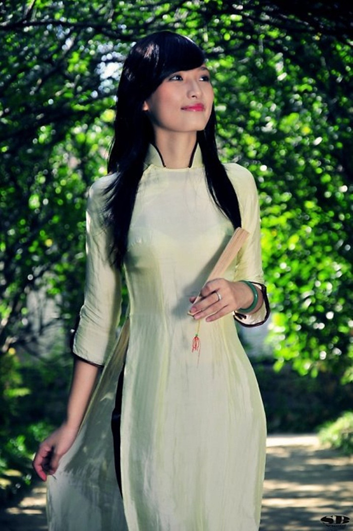 Nét nhẹ nhàng, thanh tú của người con gái Huế chiếm được tình cảm của mỗi con người Việt