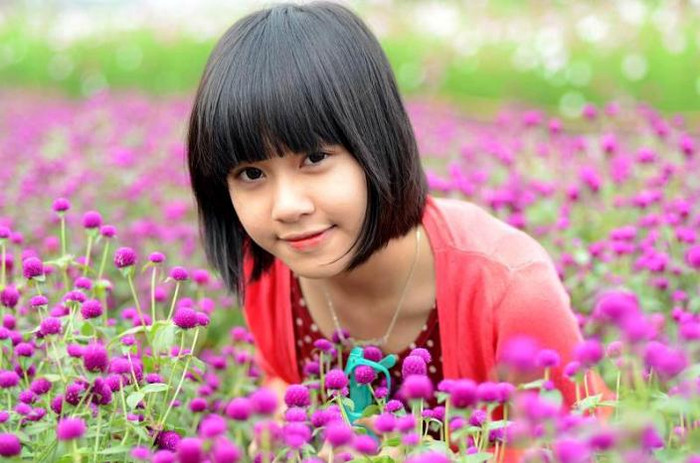Hiện tại, căn nhà của bạn có cả “bộ sưu tập” sách báo. Phương Anh rất thích câu thơ:"Những trang sách suốt đời đi vẫn nhớ/ Như đám mây ngũ sắc ngủ trong đầu" của nhà thơ Bằng Việt. Hiện tại, căn nhà của bạn có cả “bộ sưu tập” sách báo. Phương Anh rất thích câu thơ:"Những trang sách suốt đời đi vẫn nhớ/ Như đám mây ngũ sắc ngủ trong đầu" của nhà thơ Bằng Việt.