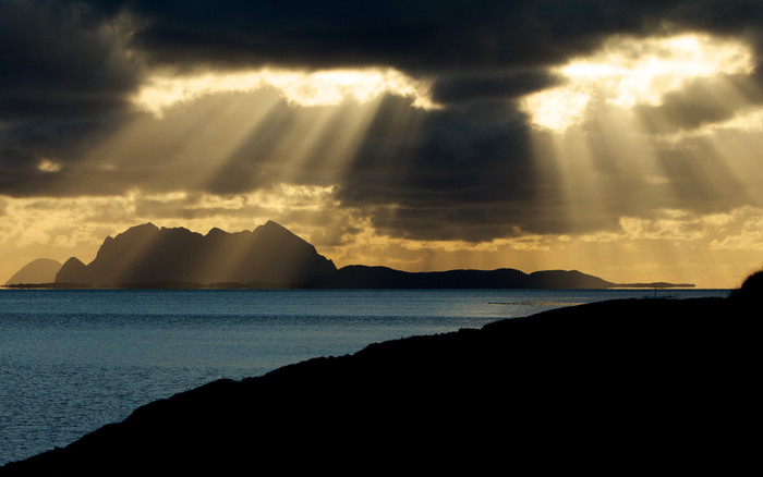 Bodø, miền bắc Na uy. Canon EOS 60D, Canon EF 70-200mm f/2.8L IS. Bodø, miền bắc Na uy. Canon EOS 60D, Canon EF 70-200mm f/2.8L IS.