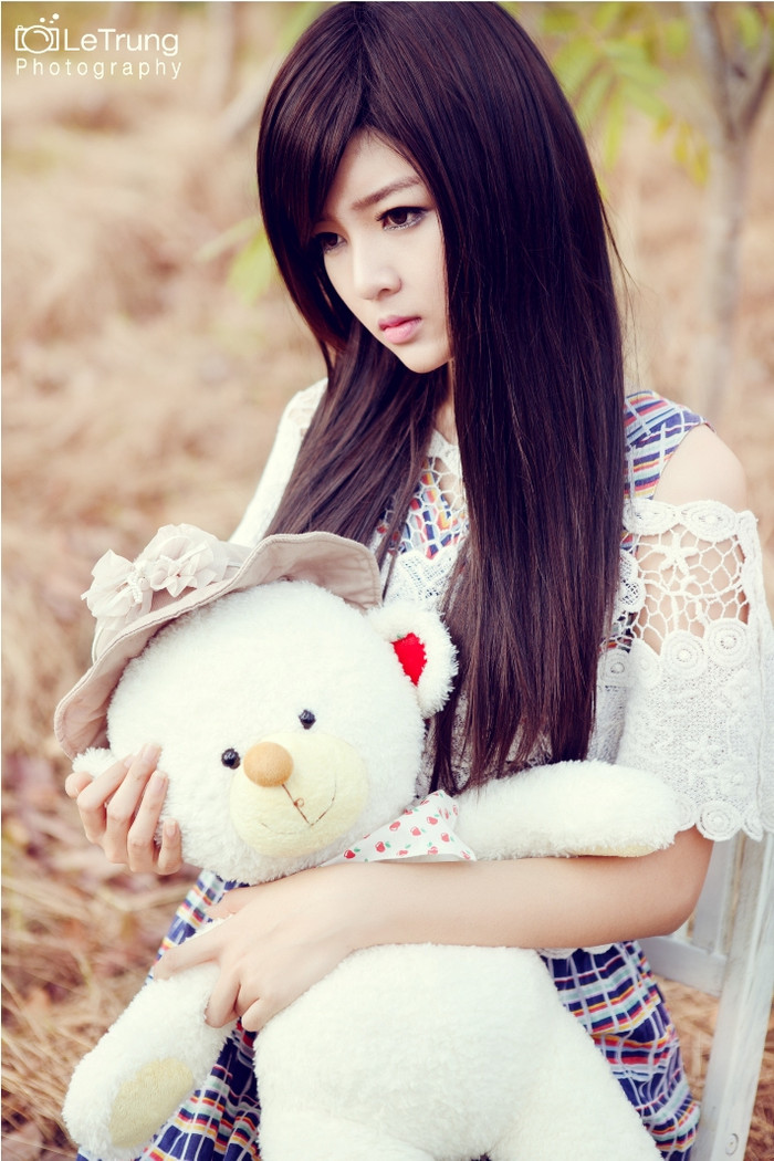 Theo kinh nghiệm chụp ảnh của Lilly thì để có một bộ ảnh đẹp không nhất thiết phải có bộ trang phục đẹp mà chính là thể hiện một tâm hồn truyền cảm qua đôi mắt. Theo kinh nghiệm chụp ảnh của Lilly thì để có một bộ ảnh đẹp không nhất thiết phải có bộ trang phục đẹp mà chính là thể hiện một tâm hồn truyền cảm qua đôi mắt.