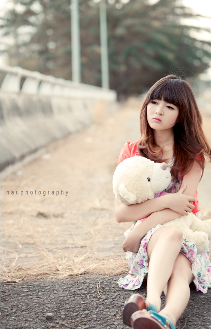 Người ta nói con gái cung Song tử thích tự do, thân thiện và nhiệt tình. Lilly không nằm ngoài số đó. Bạn bè thường nhận xét: Lilly là một cô gái hài hước, nhí nhảnh, mơ mộng. Người ta nói con gái cung Song tử thích tự do, thân thiện và nhiệt tình. Lilly không nằm ngoài số đó. Bạn bè thường nhận xét: Lilly là một cô gái hài hước, nhí nhảnh, mơ mộng.