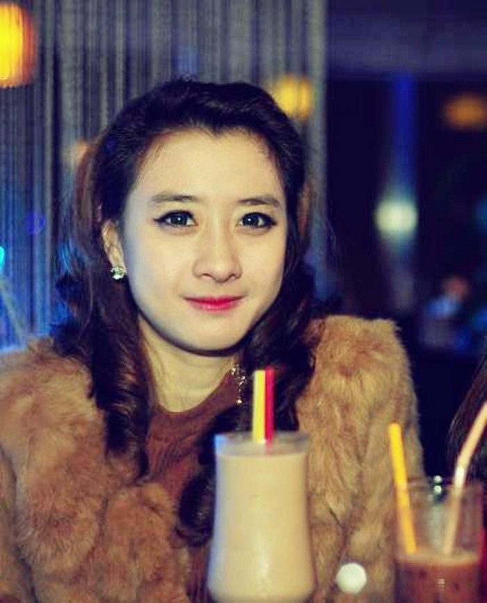 Khi chưa có bằng Đại học nhưng Hồng Ngọc đã được thầy giáo người nước ngoài mời vào Trung tâm TVN làm việc. Sau đó Ngọc trúng tuyển vào vị trí trợ lý chủ tịch hội đồng quản trị. Khi chưa có bằng Đại học nhưng Hồng Ngọc đã được thầy giáo người nước ngoài mời vào Trung tâm TVN làm việc. Sau đó Ngọc trúng tuyển vào vị trí trợ lý chủ tịch hội đồng quản trị.