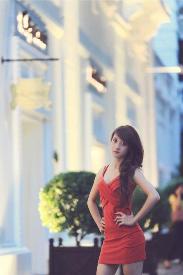 Không những xinh đẹp, Hồng Ngọc còn là cô gái tài năng. Ngọc đã từng làm trợ lý Chủ tịch Hội đồng quản trị tại TVN Center. Đây là Trung tâm Anh ngữ cao cấp được thành lập dưới sự quản lý của các thạc sỹ và tiến sỹ đến từ Mỹ, Anh, Úc. Không những xinh đẹp, Hồng Ngọc còn là cô gái tài năng. Ngọc đã từng làm trợ lý Chủ tịch Hội đồng quản trị tại TVN Center. Đây là Trung tâm Anh ngữ cao cấp được thành lập dưới sự quản lý của các thạc sỹ và tiến sỹ đến từ Mỹ, Anh, Úc.