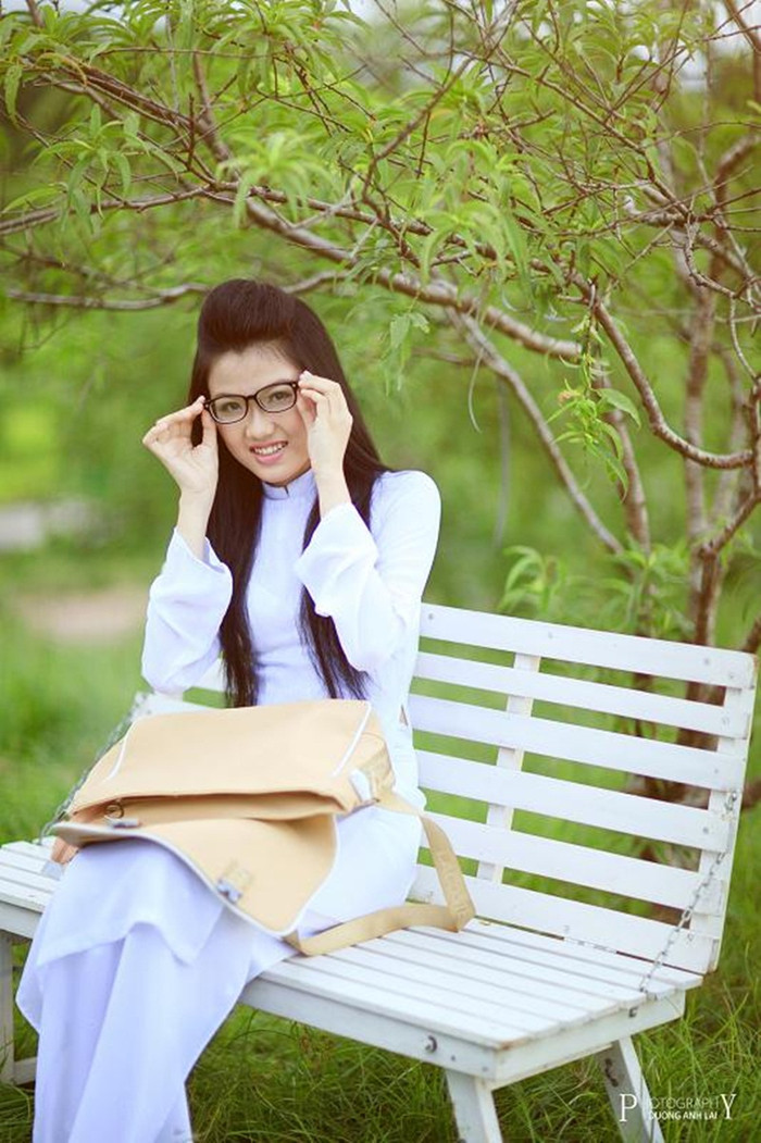 Không những xinh đẹp, cô nữ sinh lớp 10 này còn sở hữu một chiều cao khá lý tưởng 1m70. Là gương mặt khá ấn tượng của ngôi trường cấp 3 Hàm Rồng.