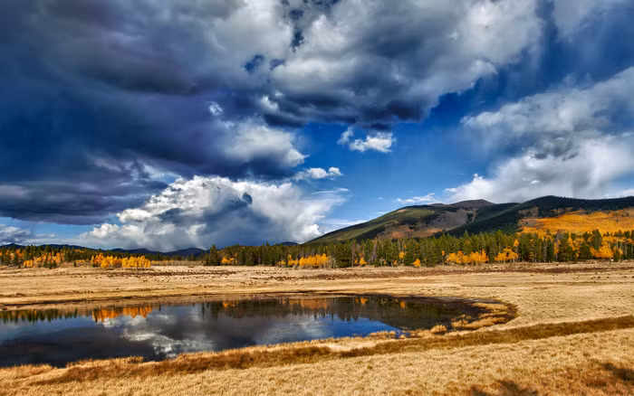 Ảnh thiên nhiên tại Fairplay, Colorado, Mỹ. Canon EOS 5D Mark II, Canon EF 16-35mm f/2.8L II USM.