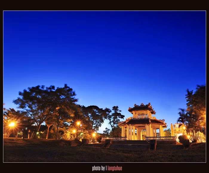 Vẻ đẹp thần thái, những ánh đèn kiêu sa, tráng lệ