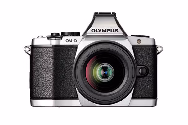 Là sản phẩm được thiết kế từ các ý kiến phản hồi của giới nhiếp ảnh Nhật Bản, Olympus OM-DE M5 có thân máy chống bụi chống nước và viewfinder có khả năng gần như mắt thường. Mắt cảm biến 16 Megapixel 4/3 của máy có thời gian điều chỉnh tiêu cự nhanh đồng thời cho ảnh trong môi trường thiếu sáng rất tốt. Dự kiến máy sẽ được bán với giá $1000.
