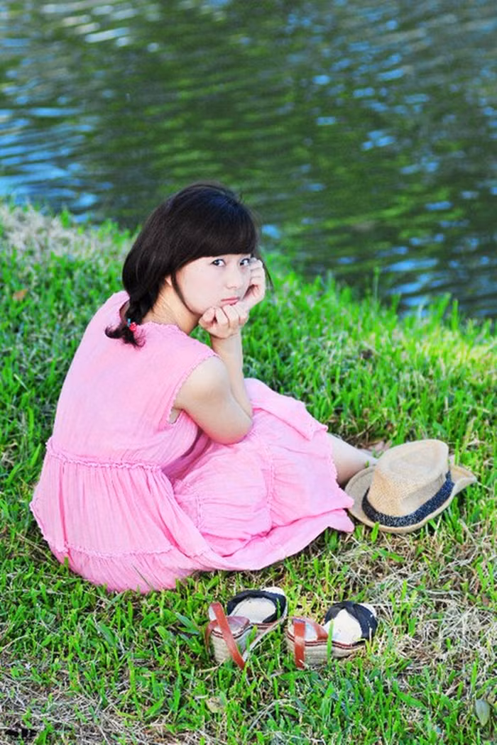 Ny đặc biệt rất yêu trẻ con, đó cũng là một lý do mà Ny chọn sư phạm nhạc, được dạy cho các em đàn, hát là niềm vui lớn đối với cô bạn Ny đặc biệt rất yêu trẻ con, đó cũng là một lý do mà Ny chọn sư phạm nhạc, được dạy cho các em đàn, hát là niềm vui lớn đối với cô bạn