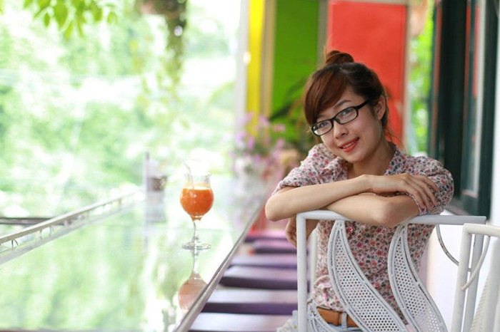 Cô nàng có nick name "Búp bê tủ kính" này không chỉ dành giải Á khôi 1 trong chương trình press beauty mà đồng thời còn giành giải thí sinh được bình chọn nhiều nhất trên mạng xã hội tamtay.vn Cô nàng có nick name "Búp bê tủ kính" này không chỉ dành giải Á khôi 1 trong chương trình press beauty mà đồng thời còn giành giải thí sinh được bình chọn nhiều nhất trên mạng xã hội tamtay.vn