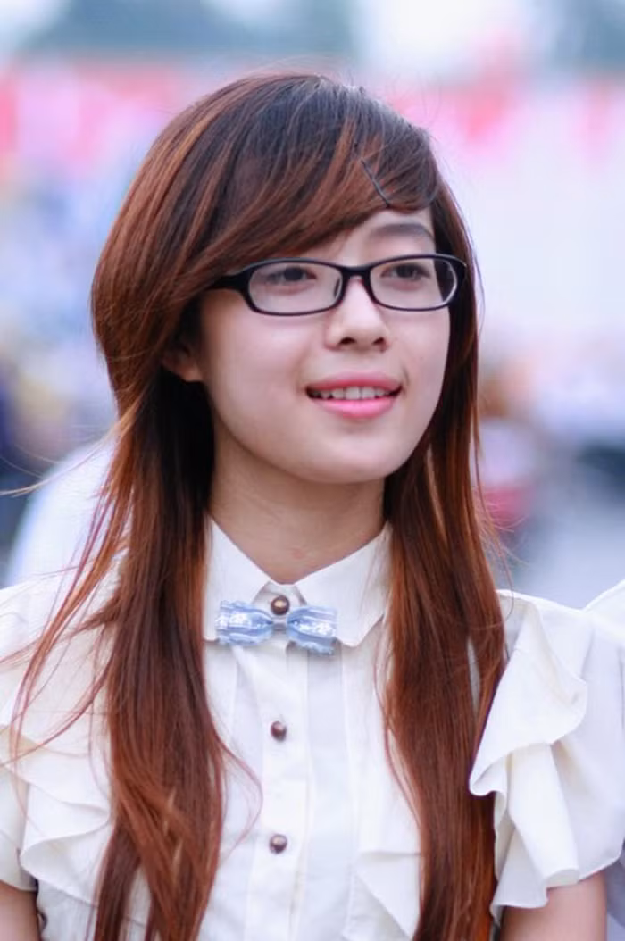 Nước da trắng mịn và nụ cười tươi của cô gái xứ Nghệ luôn là tâm điểm thu hút mọi ánh nhìn Nước da trắng mịn và nụ cười tươi của cô gái xứ Nghệ luôn là tâm điểm thu hút mọi ánh nhìn