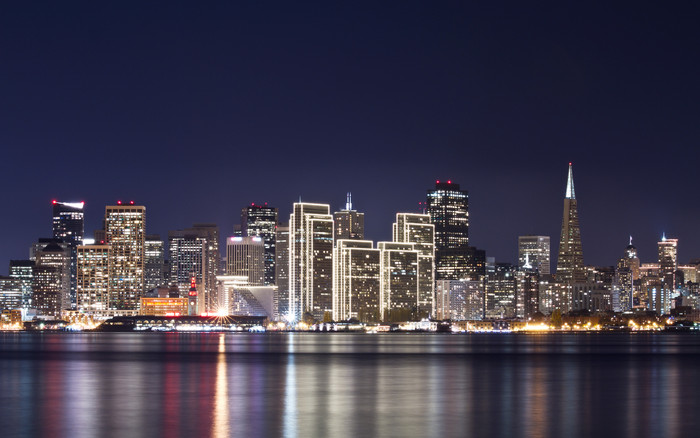Buổi đêm tại thành phố San Francisco, Mỹ. Ảnh chụp bởi Canon EOS 7D, Sigma APO 70-200mm F2.8 EX DG OS HSM. Buổi đêm tại thành phố San Francisco, Mỹ. Ảnh chụp bởi Canon EOS 7D, Sigma APO 70-200mm F2.8 EX DG OS HSM.
