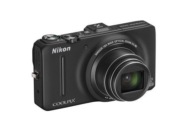 Nếu bạn không quan tâm tới RAW thì S9100 là một trong những máy ảnh chụp đẹp nhất. Và Nikon Coolpix S9300 gần như là bản sao của S9100 những sẽ được trang bị thêm GPS, geotagging và nâng cảm ứng lên 16 megapixel. Nikon S9300 sẽ là đối thủ chính thức của Panasonic và Canon tại mức giá $349 Nếu bạn không quan tâm tới RAW thì S9100 là một trong những máy ảnh chụp đẹp nhất. Và Nikon Coolpix S9300 gần như là bản sao của S9100 những sẽ được trang bị thêm GPS, geotagging và nâng cảm ứng lên 16 megapixel. Nikon S9300 sẽ là đối thủ chính thức của Panasonic và Canon tại mức giá $349