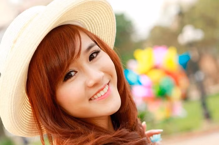 Nụ cười tươi luôn nở trên môi, Vân chiếm được tình cảm của mọi người ngay từ cái nhìn đầu tiên, dễ mến và đáng yêu