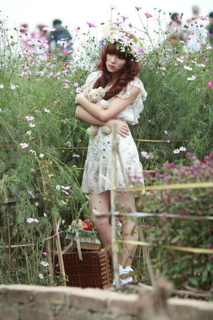 Cô bé chia sẻ đã từng được mời tham gia đóng phim, đó là cơ hội tốt để Vân có thể tiến gần hơn với đam mê của mình, nhưng lại từ chối bởi cô muốn chú tâm hơn nữa cho việc học vì đang sắp tốt nghiệp và chỉ thỉnh thoảng chụp hình, cô bé muốn tập trung học tốt để ba mẹ vui và để thuyết phục ba mẹ cho phép Vân theo đuổi nghệ thuật Cô bé chia sẻ đã từng được mời tham gia đóng phim, đó là cơ hội tốt để Vân có thể tiến gần hơn với đam mê của mình, nhưng lại từ chối bởi cô muốn chú tâm hơn nữa cho việc học vì đang sắp tốt nghiệp và chỉ thỉnh thoảng chụp hình, cô bé muốn tập trung học tốt để ba mẹ vui và để thuyết phục ba mẹ cho phép Vân theo đuổi nghệ thuật