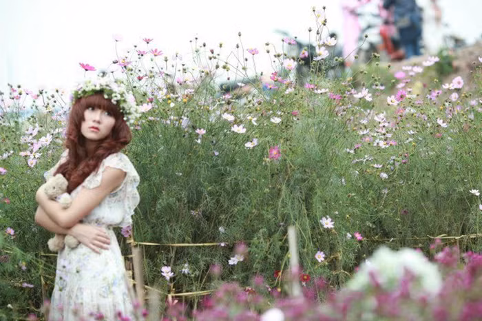 Gia đình Vân không có ai làm nghệ thuật, nhưng cô bé cực kỳ đam mê, và mặc dù bố mẹ không muốn cho vân theo đuổi nghệ thuật nhưng co bé có niềm tin rằng cô sẽ thuyết phục được ba mẹ và con đường nghệ thuật của cô sẽ thành công